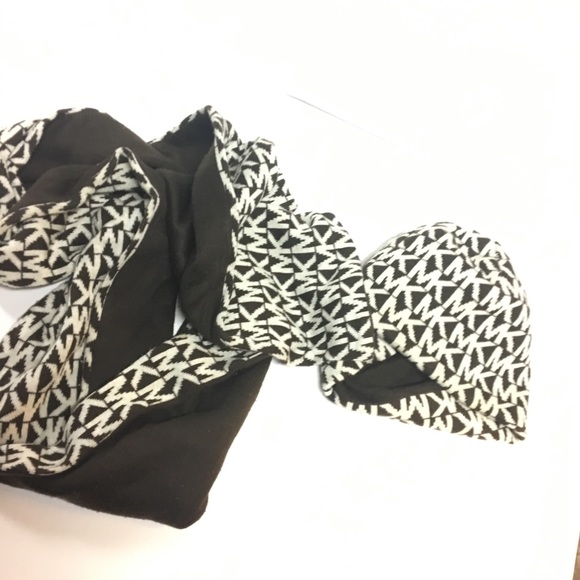 Micheal kros hat scarf combo like new - Picture 5 of 7
